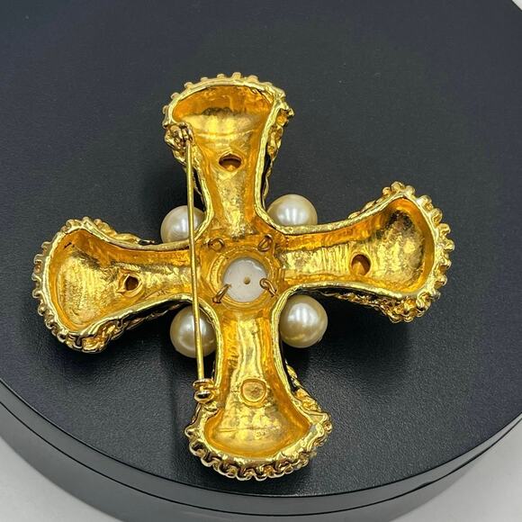 Vintage Large Maltese Cross
Brooch Gold Tone Black Enamel
Faux Pearls Rhinestone - Picture 4 of 9